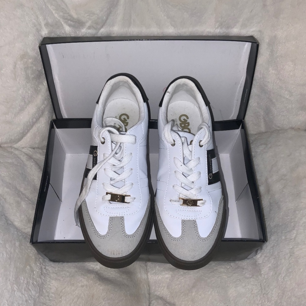 GBG Los Angeles - White Tennis Shoes
